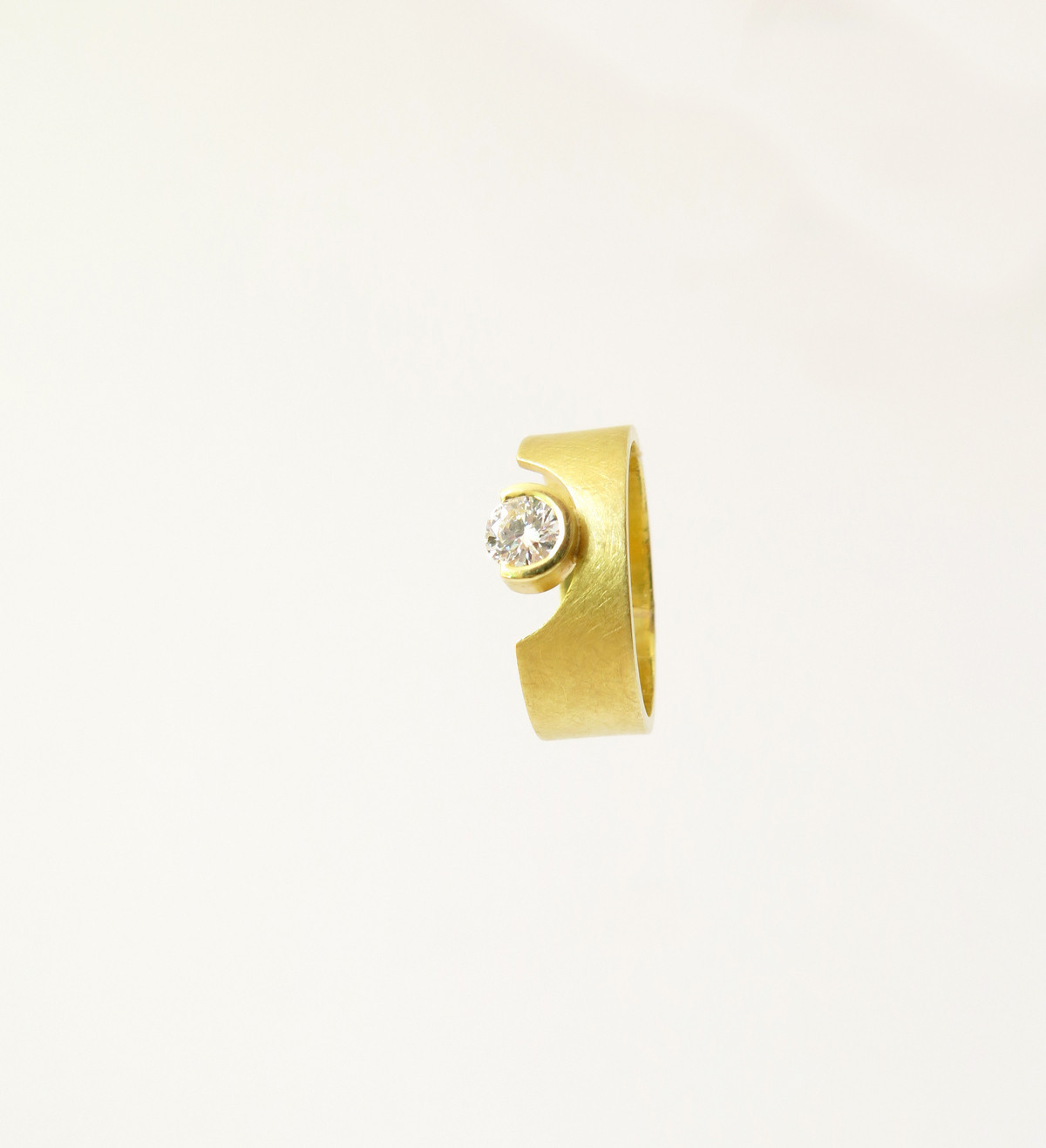 Solitari or amb diamant 0,30cts VVS2