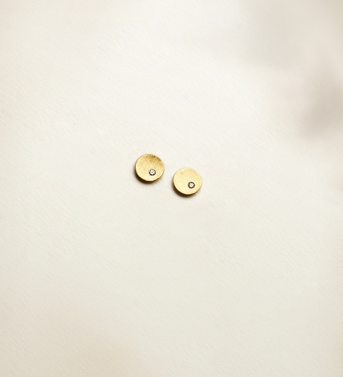 Arracades or Flô 8mm amb diamants 0,05ct