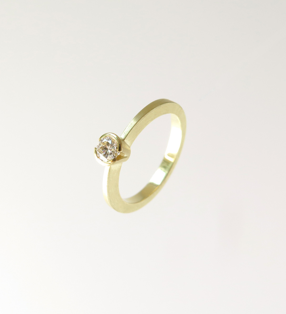 Solitari or groc diamant 0,35ct VVS1 D