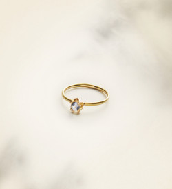 Anell or amb safir blau Wennick-Lefèvre 0,21ct
