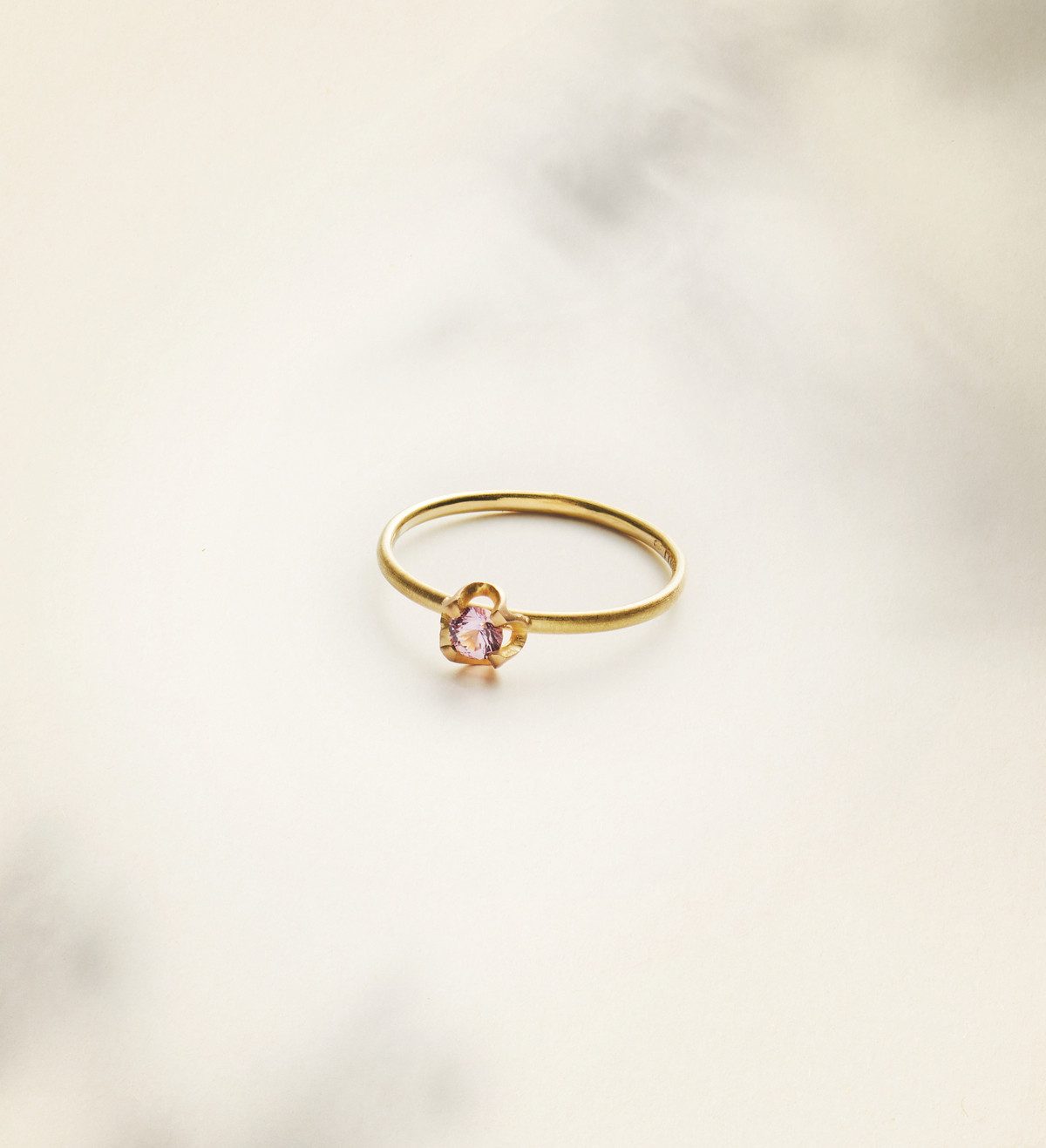Anell or amb safir rosa Wennick-Lefèvre 0,21ct