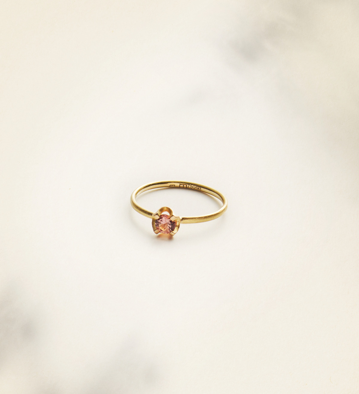 Anell or amb safir taronja Wennick-Lefèvre 0,32 ct