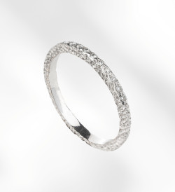 Anell or groc amb diamants de 0,17ct