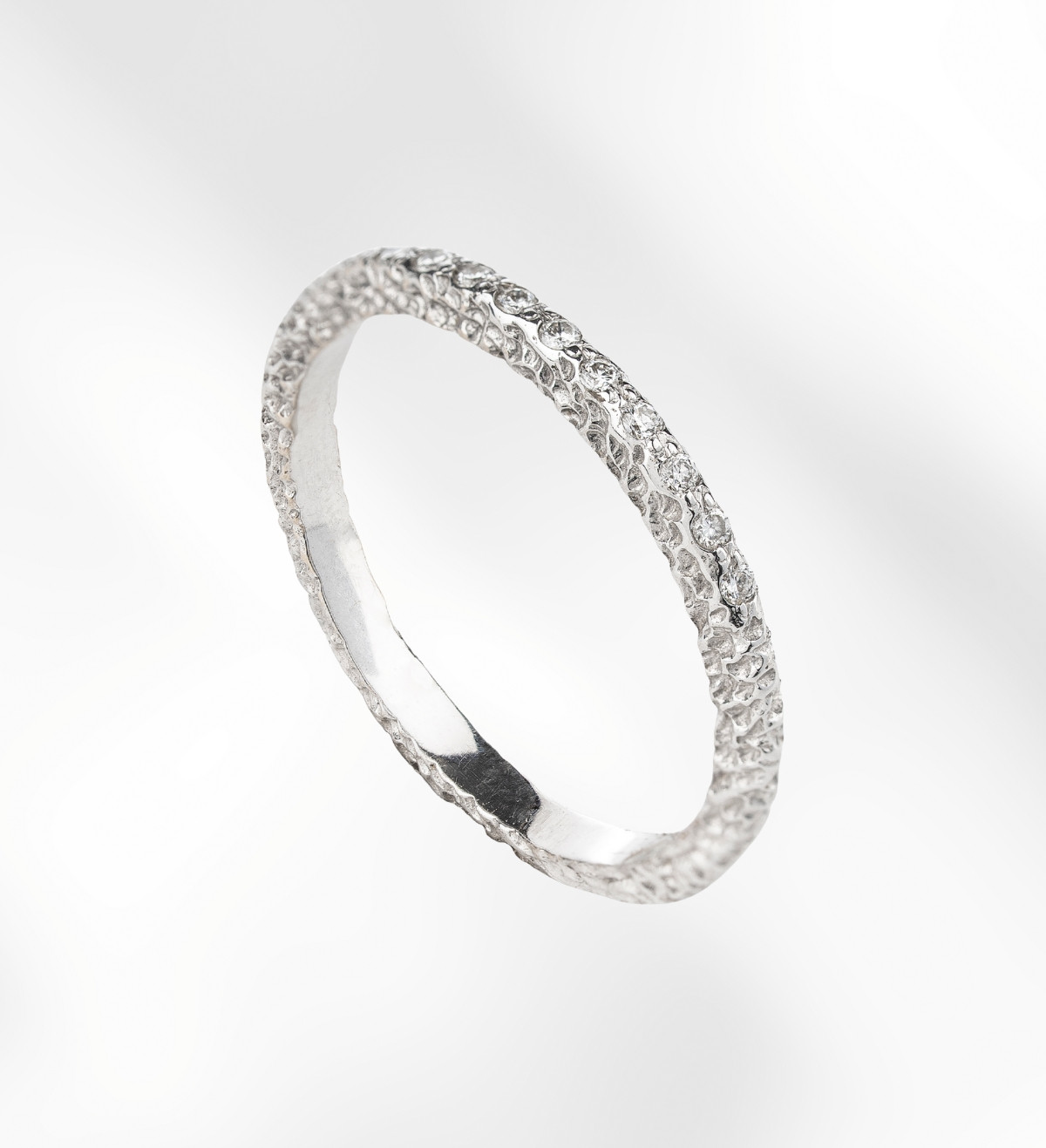 Anell or groc amb diamants de 0,17ct