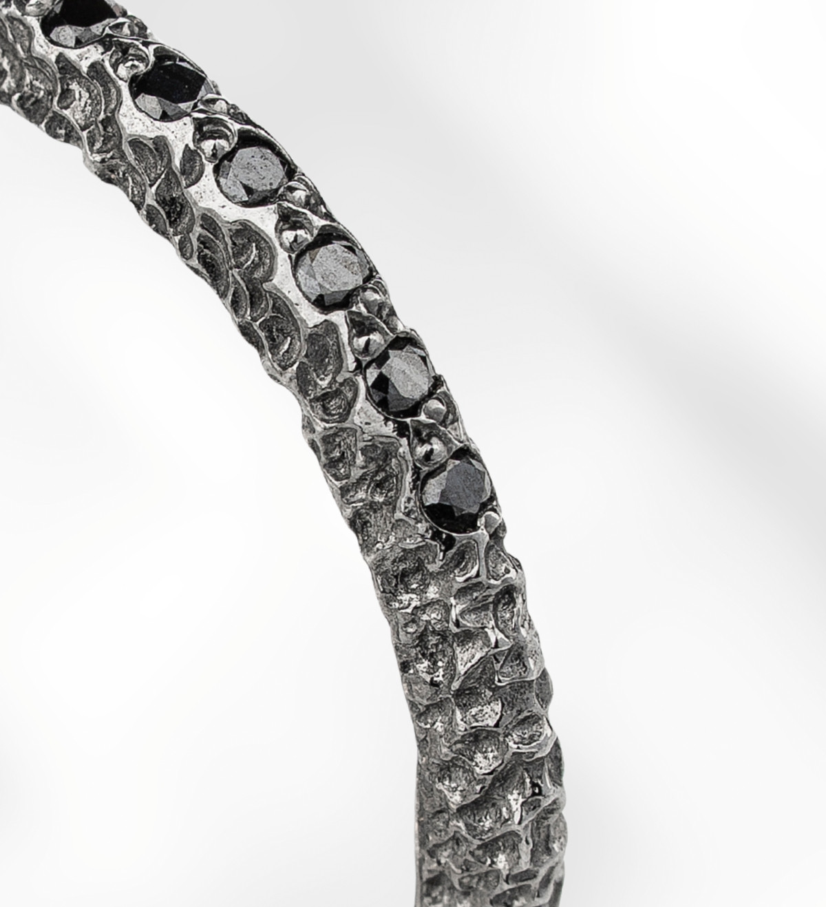 Anillo oro blanco con diamantes negros 0,34ct